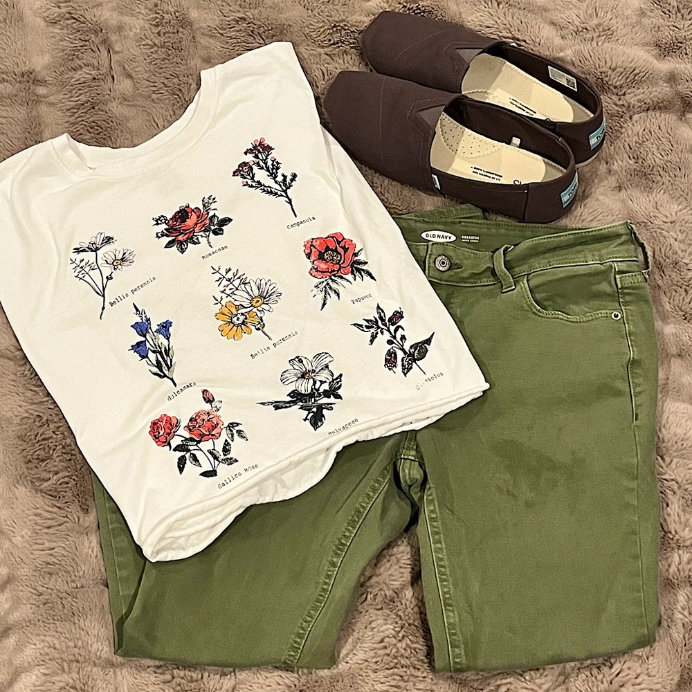 NWOT Old Navy Rockstar Super Skinny Jeans Olive Green Size 6 Petite